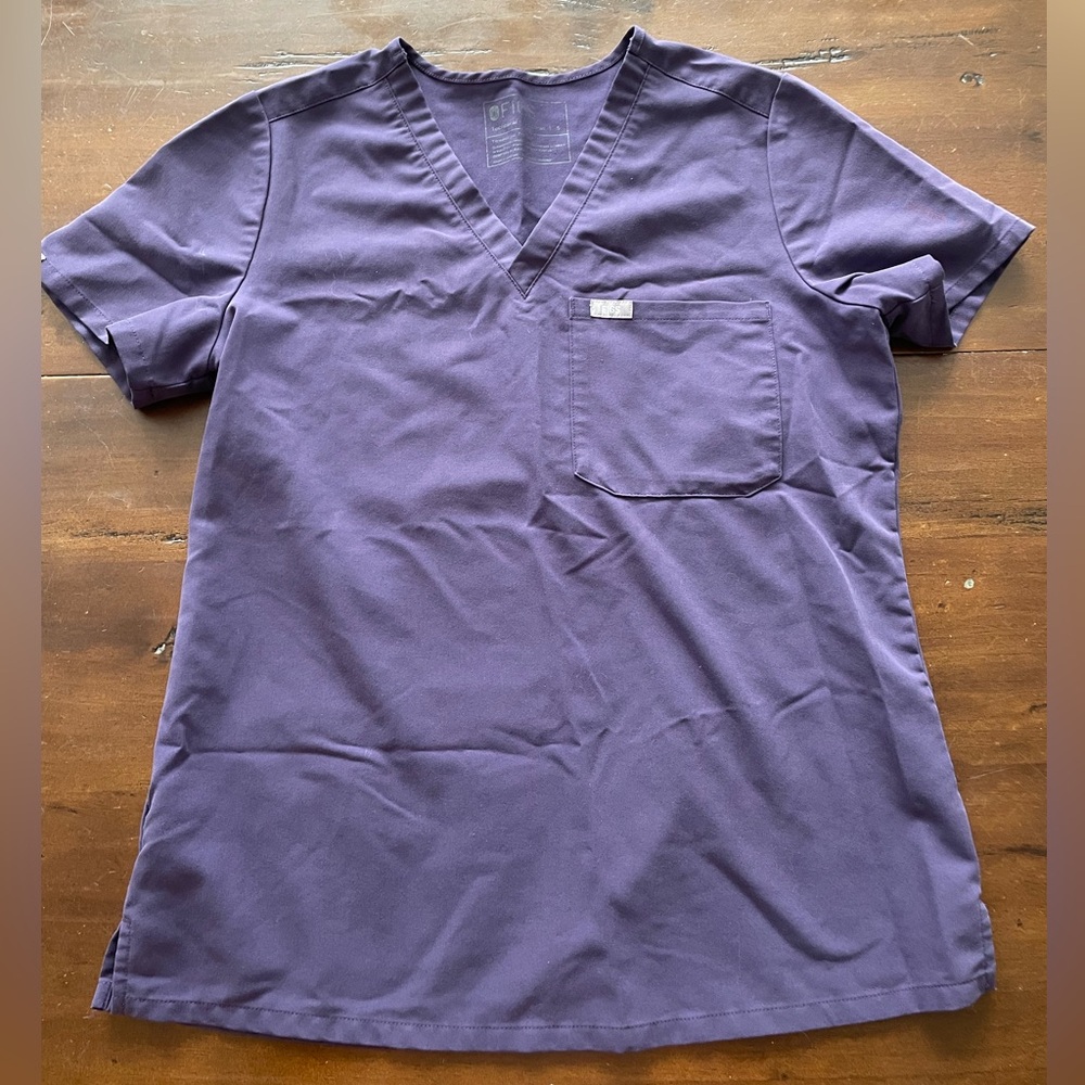 Figs Lavender Catarina scrub top